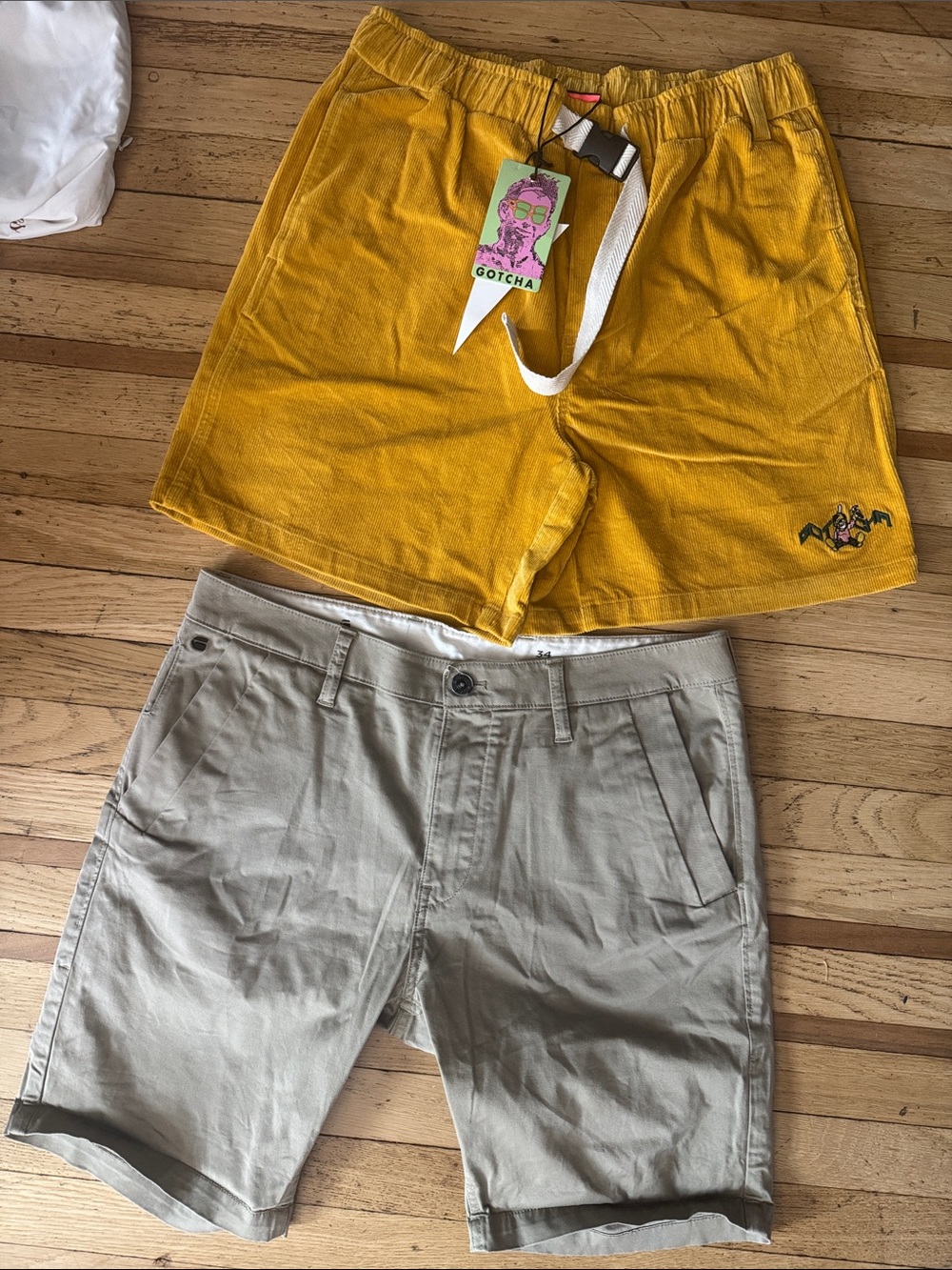 Set of 2 Men’s large / size 34 g star chino shorts and large cord shorts